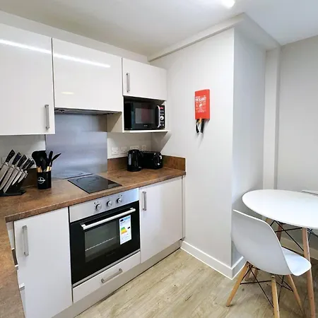 Bright And Modern Studios And Apartments At Manor Park Court Coventry Exterior foto