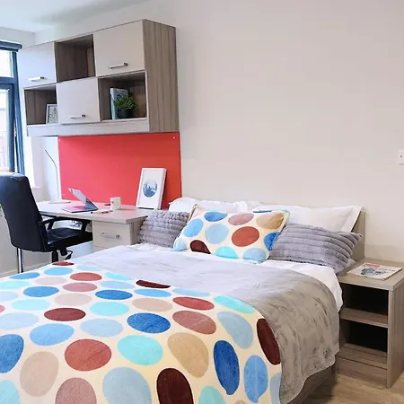 Bright And Modern Studios And Apartments At Manor Park Court Coventry Exterior foto