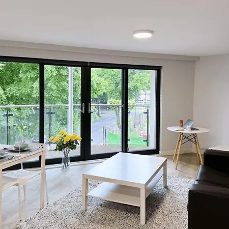 Bright And Modern Studios And Apartments At Manor Park Court Coventry Exterior foto