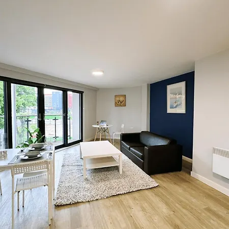 Bright And Modern Studios And Apartments At Manor Park Court Coventry Exterior foto