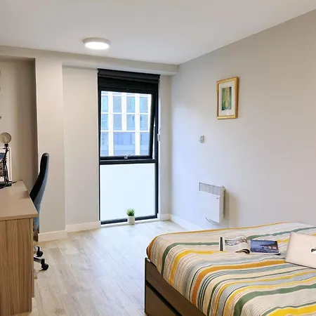 Bright And Modern Studios And Apartments At Manor Park Court Coventry Exterior foto