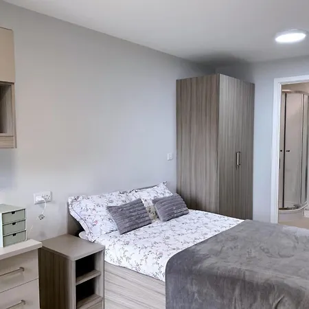 Bright And Modern Studios And Apartments At Manor Park Court Coventry Exterior foto