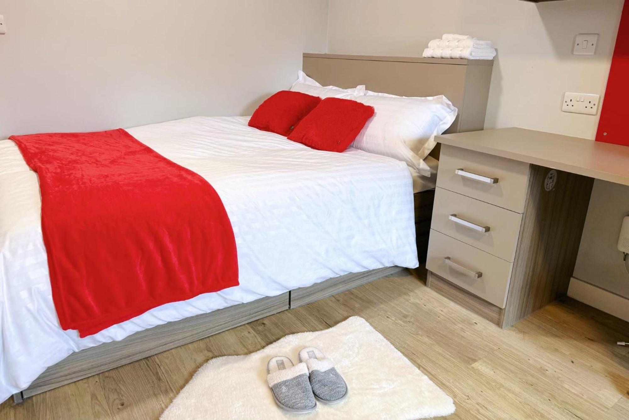Apartment Bright And Modern And At Manor Park Court