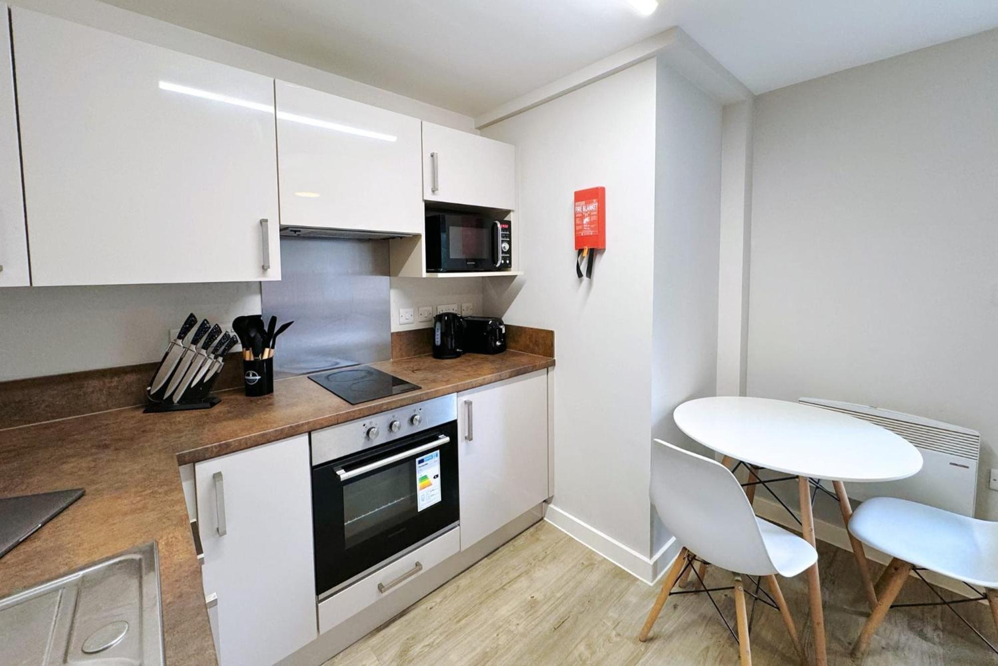 Апартаменты Bright And Modern And At Manor Park Court *
