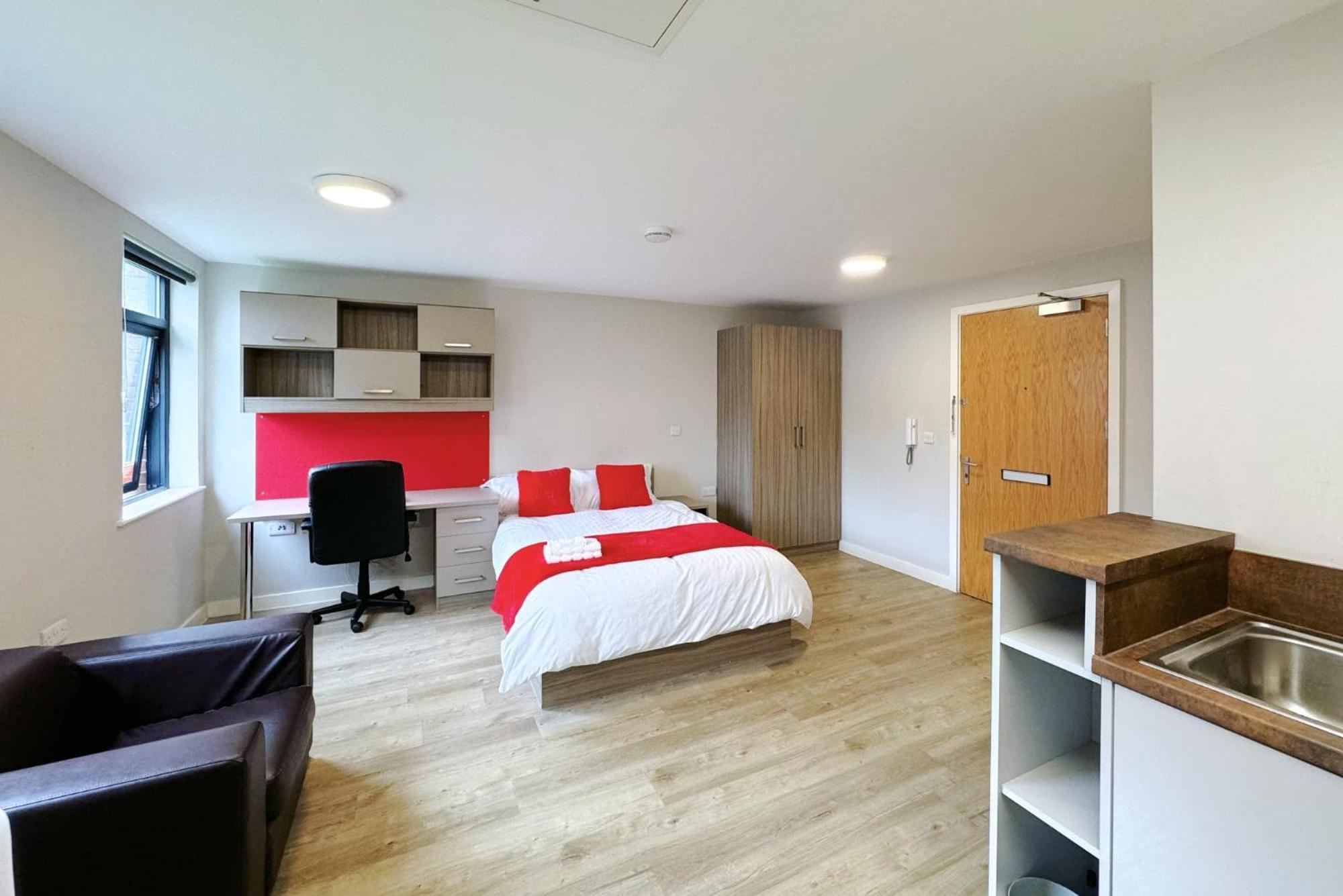 Bright And Modern And At Manor Park Court Апартаменты