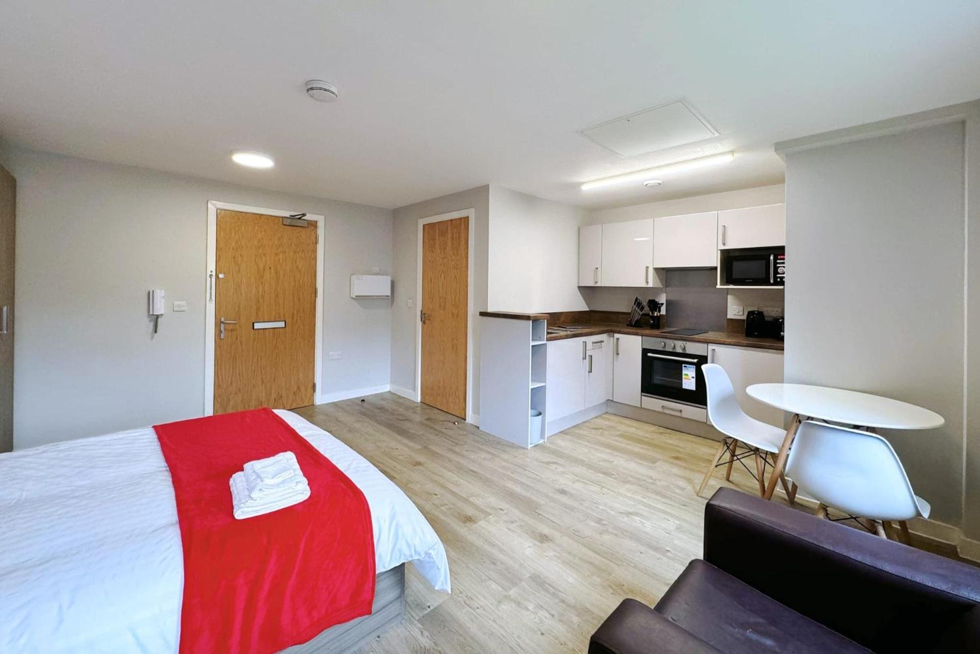 Bright And Modern And At Manor Park Court Апартаменты *