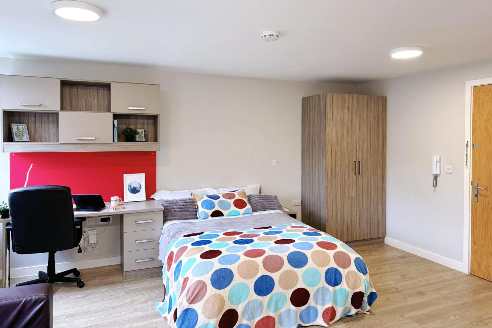 Bright And Modern And At Manor Park Court * Ковентри