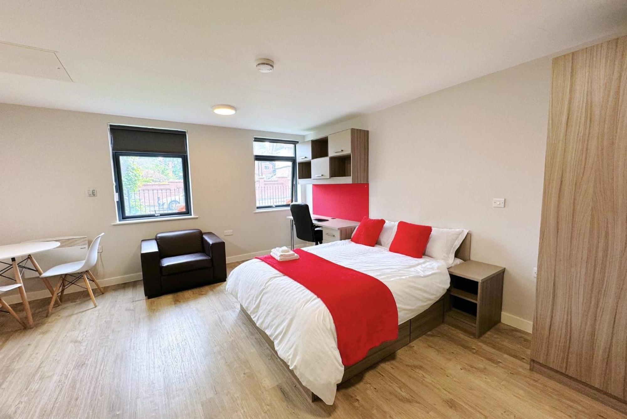 Апартаменты Bright And Modern And At Manor Park Court *