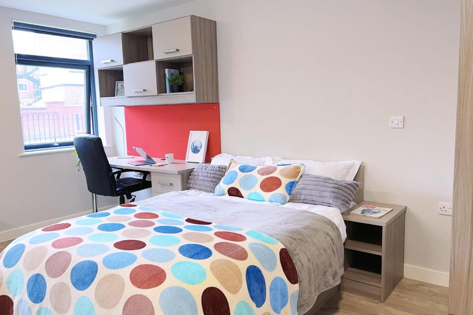 Bright And Modern And At Manor Park Court Ковентри