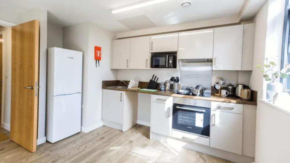 Апартаменты Bright And Modern And At Manor Park Court