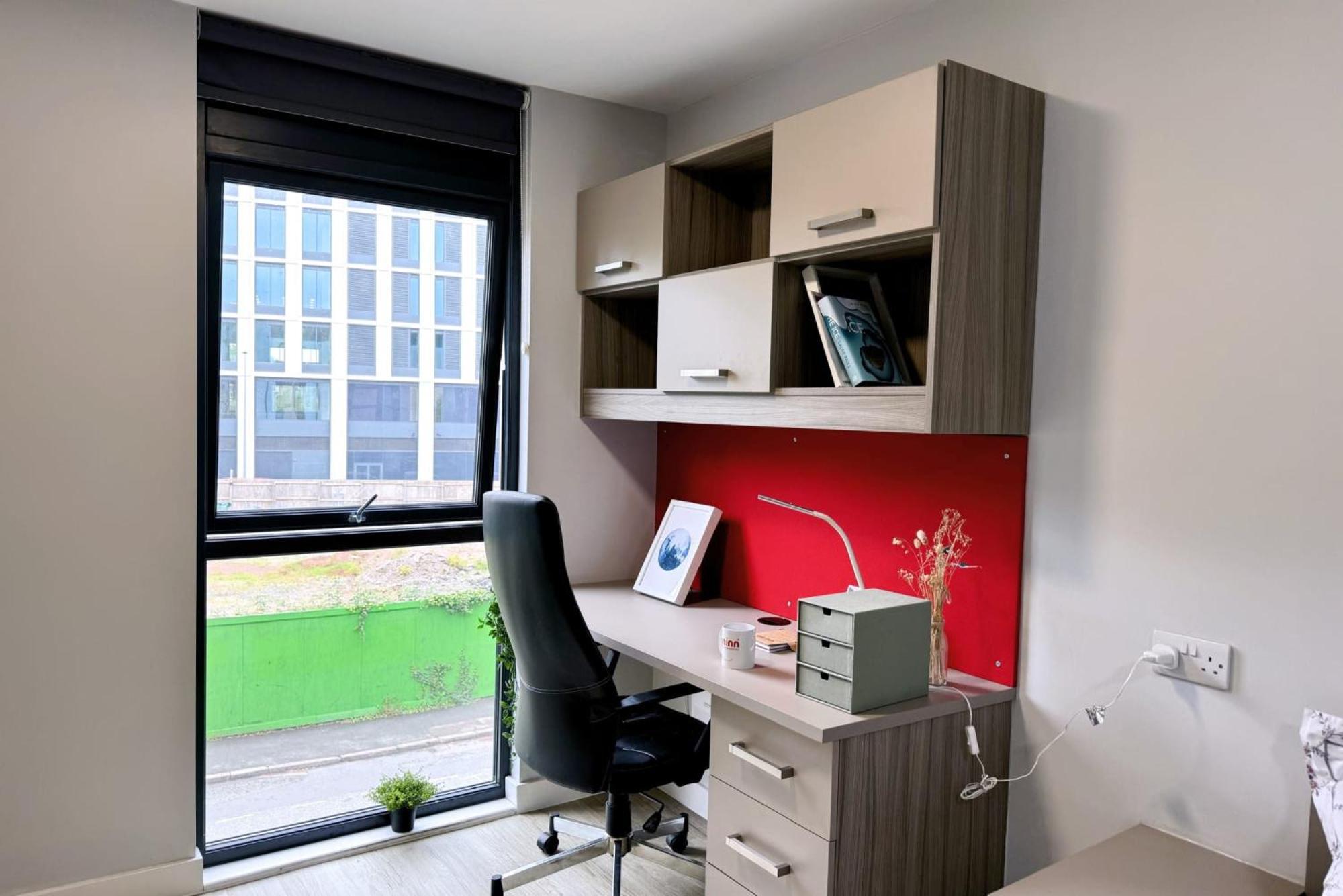 Bright And Modern And At Manor Park Court Ковентри