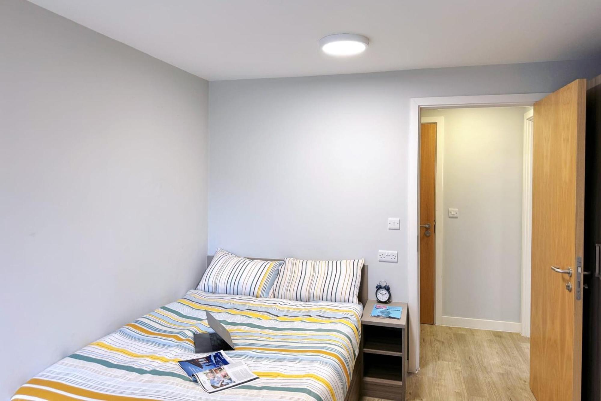 Bright And Modern And At Manor Park Court Ковентри