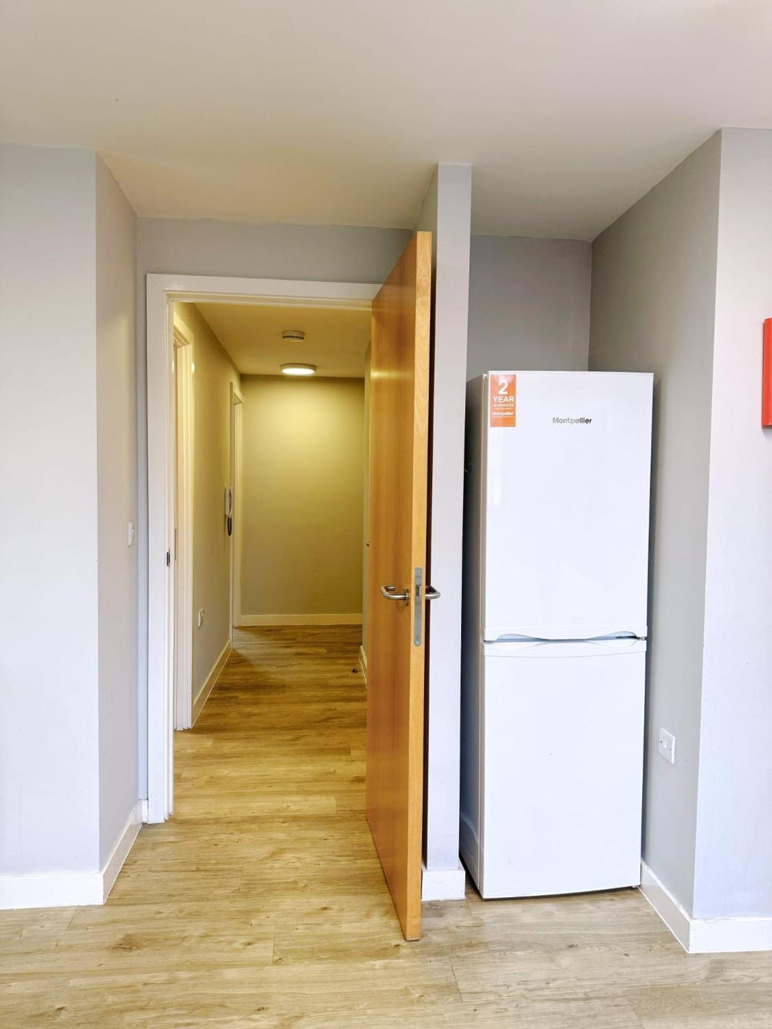 Апартаменты Bright And Modern And At Manor Park Court Ковентри